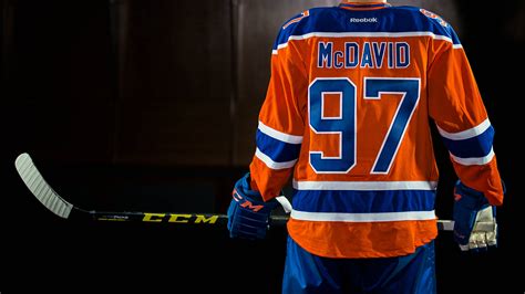 Download Edmonton Oilers McDavid 97 Back Wallpaper | Wallpapers.com