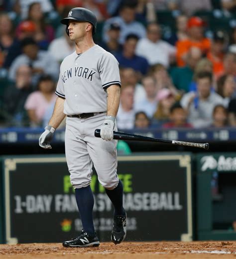 Yankees: Brett Gardner really struggling in the final year of his contract