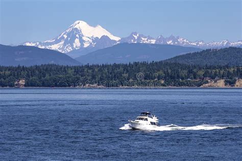 Mt Baker stock photo. Image of landscape, pinnacle, peak - 121536080