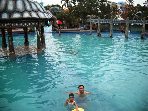 Wiyak Bumi Wiyak Langit: Berenang di Sun City Water Park Sidoarjo