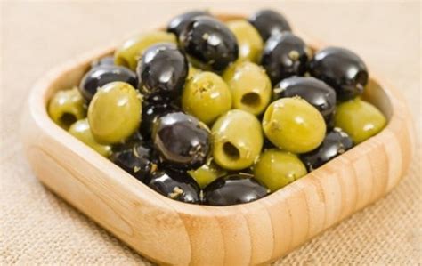 Pitted Olives Vs Unpitted Olives: What's The Difference? | Americas Restaurant