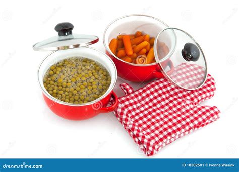 Red pans with vegetables stock image. Image of pots, green - 10302501