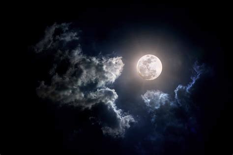 Myths About Full Moons You Should Ignore | Reader's Digest