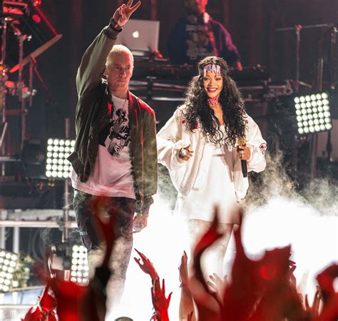 Watch Eminem and Rihanna Take the Ice Bucket Challenge Live Onstage ...