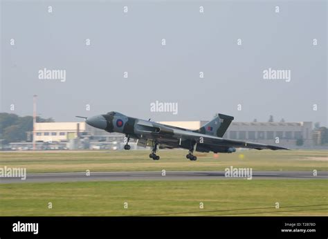 Vulcan bomber blue steel hi-res stock photography and images - Alamy