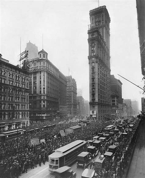 File:Crowd gathers for updates to 1919 World Series.JPG - Wikimedia Commons