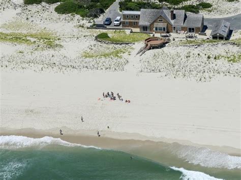 Chris Christie photographed on New Jersey beach closed by government ...