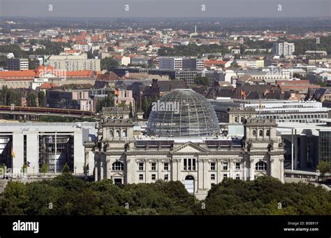 Bundestag building aerial hi-res stock photography and images - Alamy