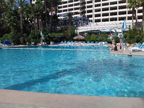 the brilliant pool - Picture of Bally's Las Vegas, Las Vegas - TripAdvisor