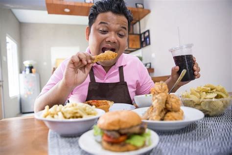 Banyak bahaya menanti, sudah tiba masa kamu hentikan tabiat makan gelojoh - Famili | mStar