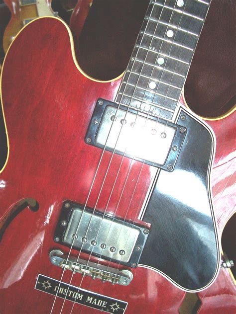 VINTAGE GUITARS GIBSON 335 ELECTRIC GUITAR 1961