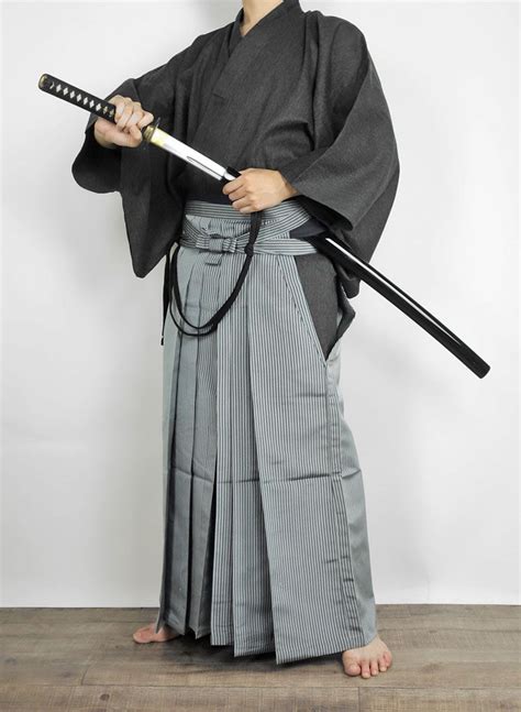 侍袴3点セット (縞袴、袴下着物、角帯) | Samurai clothing, Japanese traditional clothing ...