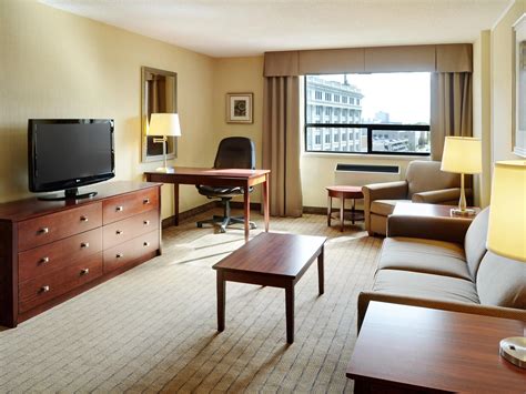 Hotel in Winnipeg | Holiday Inn Hotel & Suites Winnipeg-Downtown Hotel