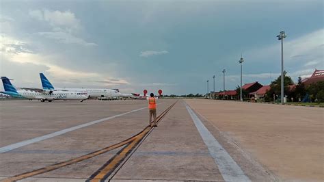 Marshaller tjilik riwut airport palangka raya. - YouTube