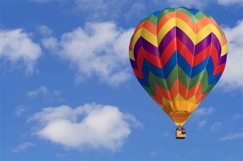 Why Is A Hot Air Balloon Ride So Expensive? (7 Reasons)