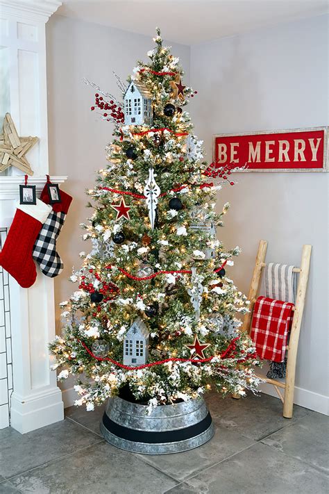 Farmhouse Christmas Tree | eighteen25 | Bloglovin’