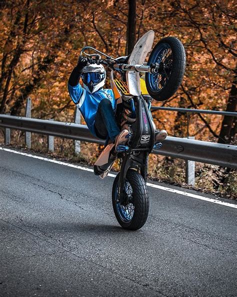 Fall Wheelie | Bobber-motorrad, Enduro motorrad, Motocross-motorräder