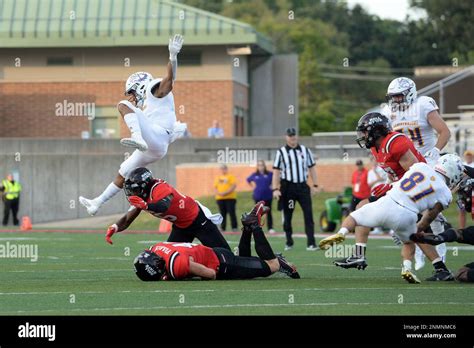 MUNCIE, IN - SEPTEMBER 02: Ball State Cardinals outside linebacker ...