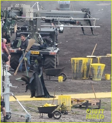 'Wicked' Set Photos Show Cynthia Erivo & Her Stunt Double Flying as Elphaba!: Photo 4928802 ...