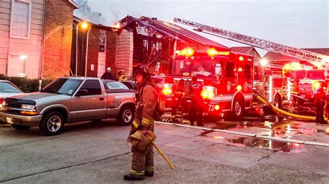 Firefighters battle 2-alarm apartment fire in southwest Houston | abc13.com