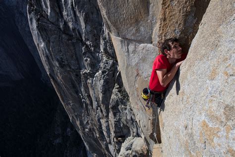 Free Solo Climber Alex Honnold Ascends Yosemite's El Capitan Without a Rope