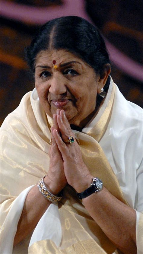 Top 10 Most famous lata Mangeshkar songs that will make you fall in love with her voice