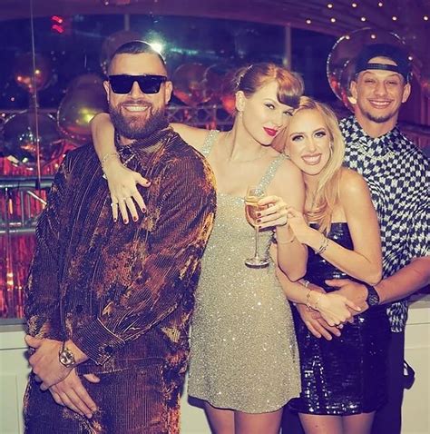 Taylor Swift, Travis Kelce pose for cozy photo on New Year's Eve