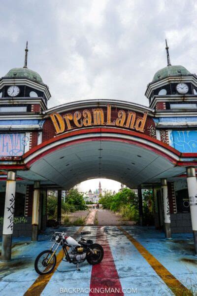 Abandoned Theme Parks In Japan (Nara Dreamland)