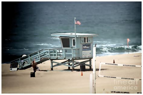 Manhattan Beach Lifeguard Tower Photograph by RJ Aguilar - Fine Art America