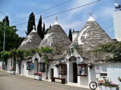 Trulli houses, Alberobello, Puglia, Italy – Visititaly.info