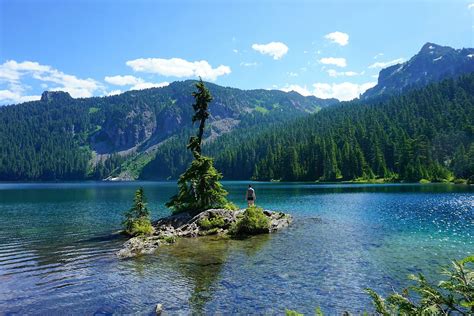 Walk in campground Mowich Lake, Mount Rainier • Nomads With A Purpose