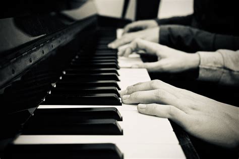 10 PRO Tips for A Beginner Pianist by Our Experts | The Best In Tech