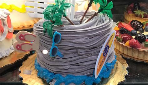 Publix Hurricane Cakes Are a Stormy Florida Tradition