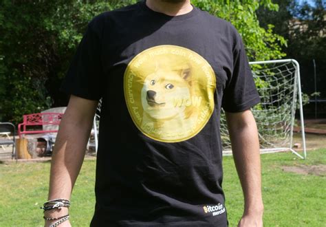 Bitcoin Merch® - DOGECOIN T-Shirt Black