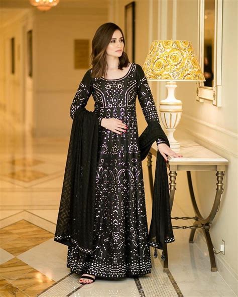 Elegant Dresses of Sana Javed that You Might Choose as Your Eid Dress | Reviewit.pk