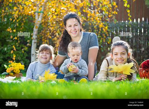 family having picnic outdoor Stock Photo - Alamy