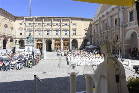 Don't let quake shake your hope, pope tells earthquake survivors