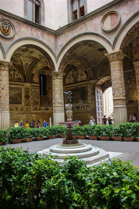 Inner Courtyard of Medici Palace, Florence Editorial Image - Image of brunelleschi, cityscape ...