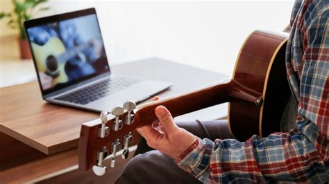 7 Best Online Guitar Lessons of 2024 - American Songwriter