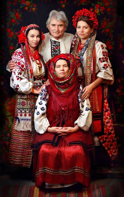 Ucraina #ukraina #traditional #costume #family #folk Folk Fashion ...