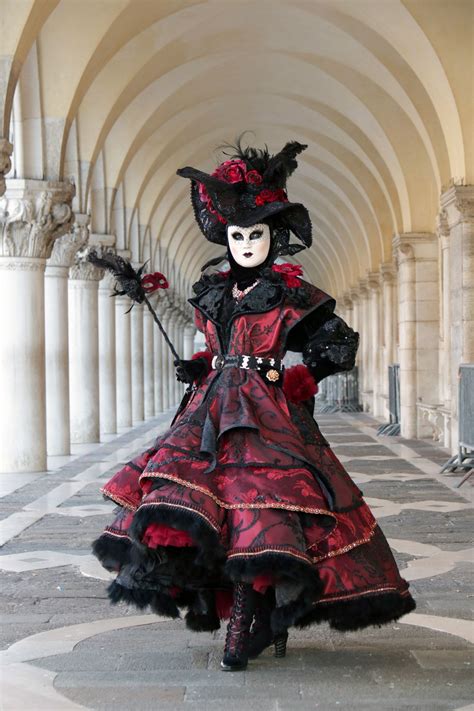 Carnevale di Venezia 2018 | Venice carnival costumes, Carnival costumes, Venetian costumes