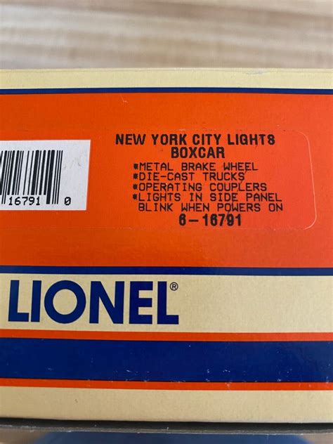 Lionel Train New York City Lights Boxcar 6-16791 with Box | eBay