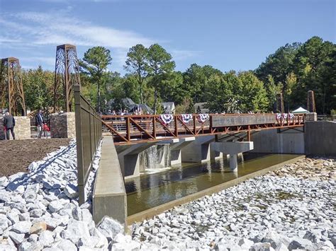 https://thecitizen.com/2018/10/24/spillway-dedicated-lake-peachtree ...