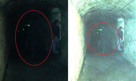 Edinburgh Vaults tourists photobombed by 18th century ghost 'The Watcher' | Daily Mail Online