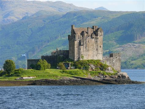 File:Eilean Donan Castle.jpg - Wikitravel Shared