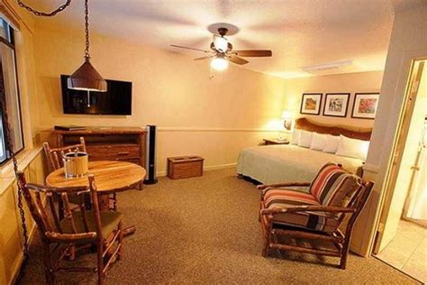 Yosemite Lodge at the Falls,Yosemite National Park:Photos,Reviews,Deals