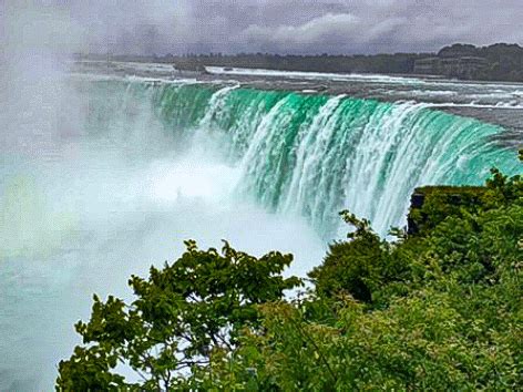 Niagara Falls - Which Side to Visit - RUNINdc