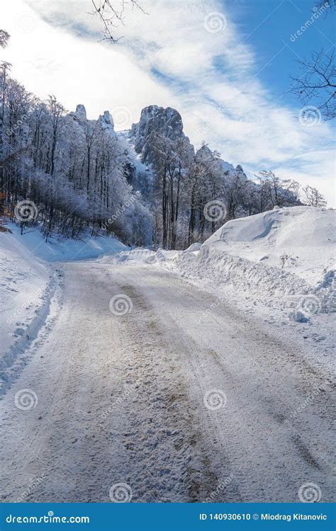 Winter Road in the Mountains Stock Photo - Image of light, frost: 140930610