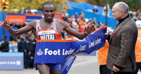 NYC Marathon: Kenyan runners sweep elite titles