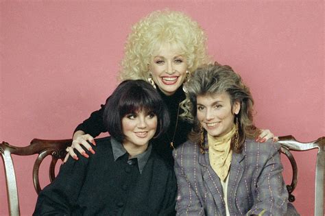 Linda Ronstadt Documentary: Harris, Parton Talk 'Trio' Album - Rolling ...